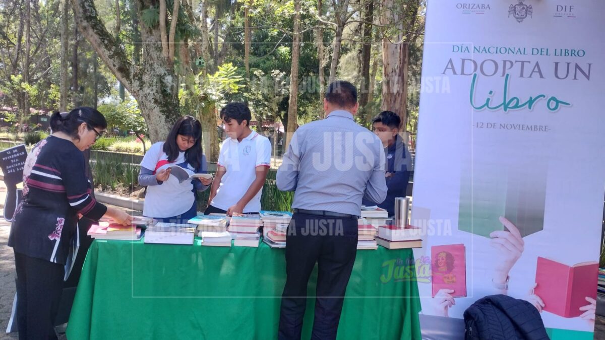 Realizan campaña “Adopta un libro”