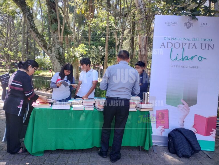 Realizan campaña “Adopta un libro”