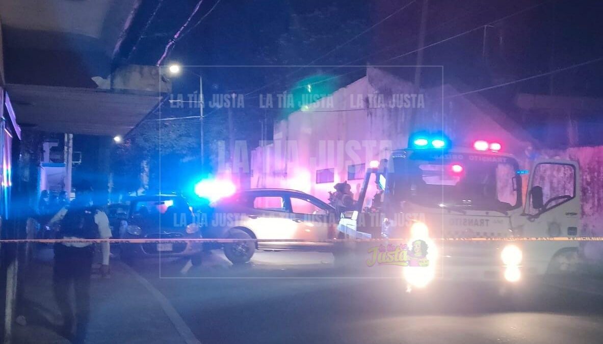 CHOCA CONTRA POSTE DE ALUMBRADO PÚBLICO