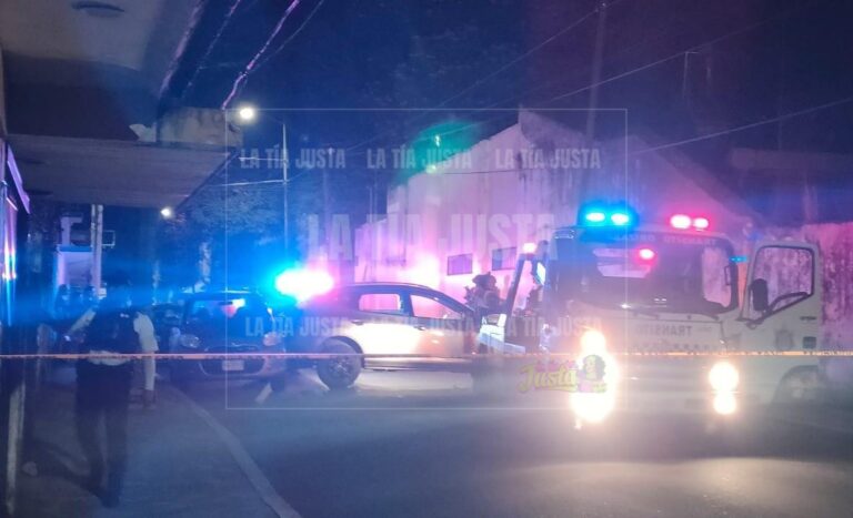 CHOCA CONTRA POSTE DE ALUMBRADO PÚBLICO