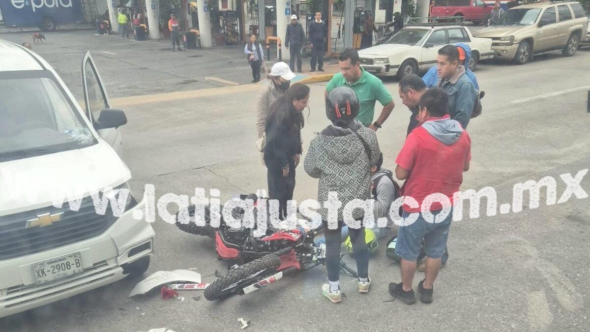 MOTOCICLISTA CHOCA CONTRA CAMIONETA EN RÍO BLANCO.