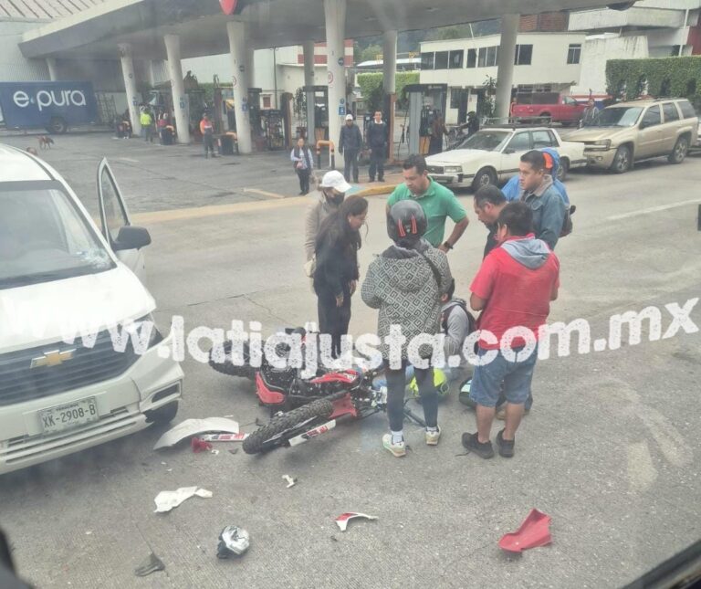 MOTOCICLISTA CHOCA CONTRA CAMIONETA EN RÍO BLANCO.