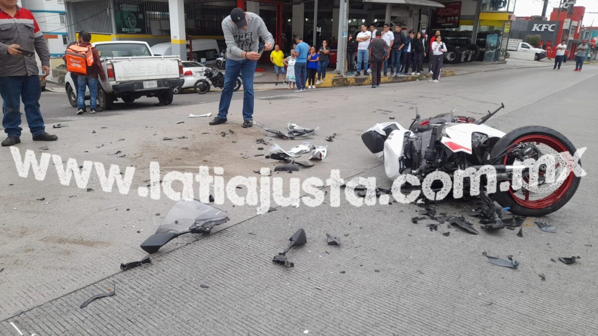 SE IMPACTA CAMIONETA CONTRA MOTO.