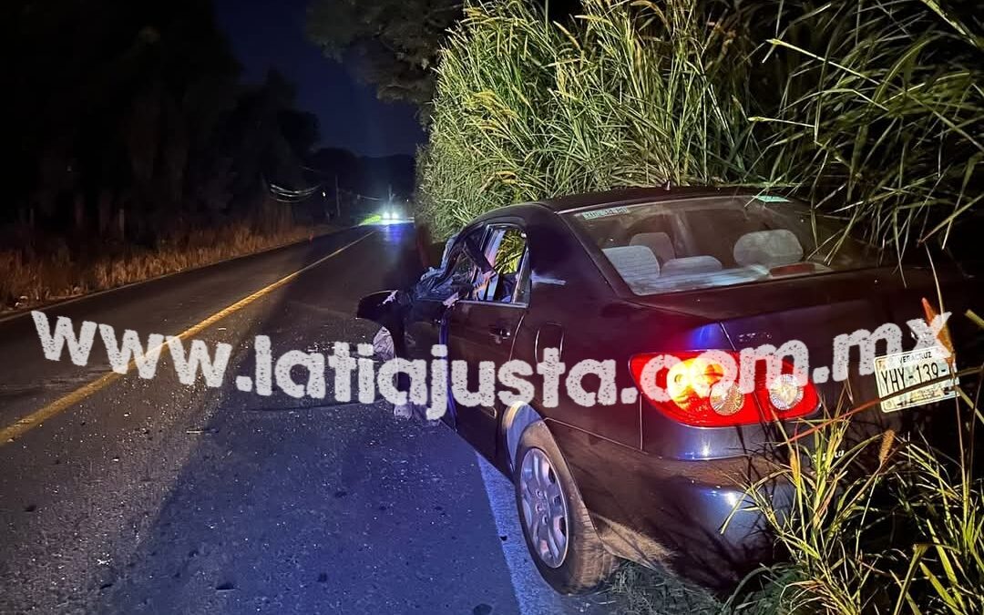 ABANDONAN AUTO DESPUÉS DE ACCIDENTE EN LA FEDERAL A HUATUSCO.