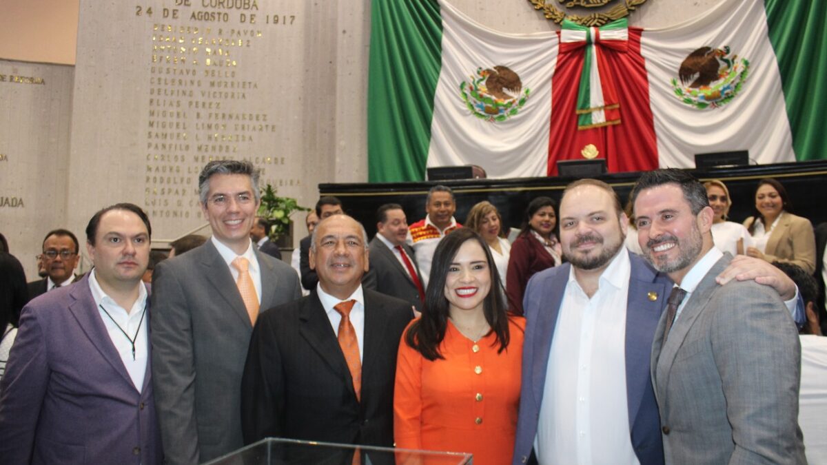 Adrián Ávila Estrada y Elena Córdova Molina toman protesta como diputados del Congreso del Estado de Veracruz