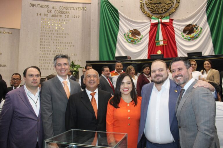 Adrián Ávila Estrada y Elena Córdova Molina toman protesta como diputados del Congreso del Estado de Veracruz