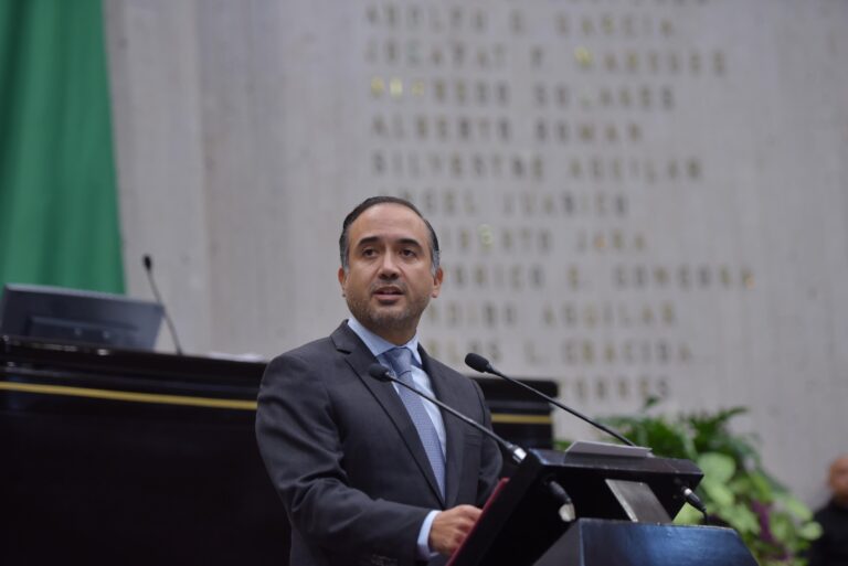 Plantea diputado que las licencias de conducir sean permanentes