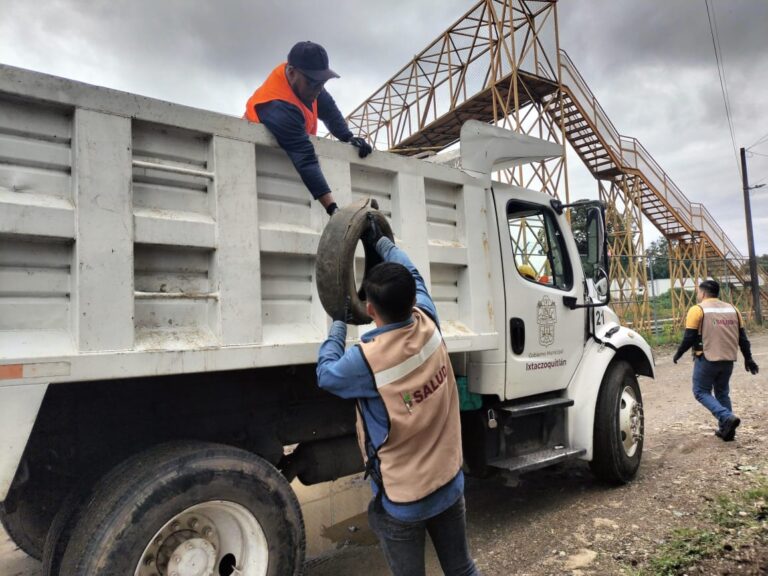 EN IXTACZOQUITLÁN, REALIZAN CAMPAÑA DE DESCACHARRIZACIÓN