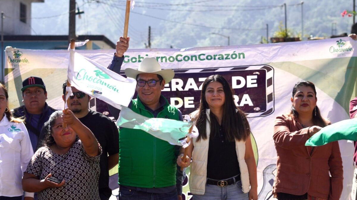 DAN BANDERAZO DE OBRA EN TETLA