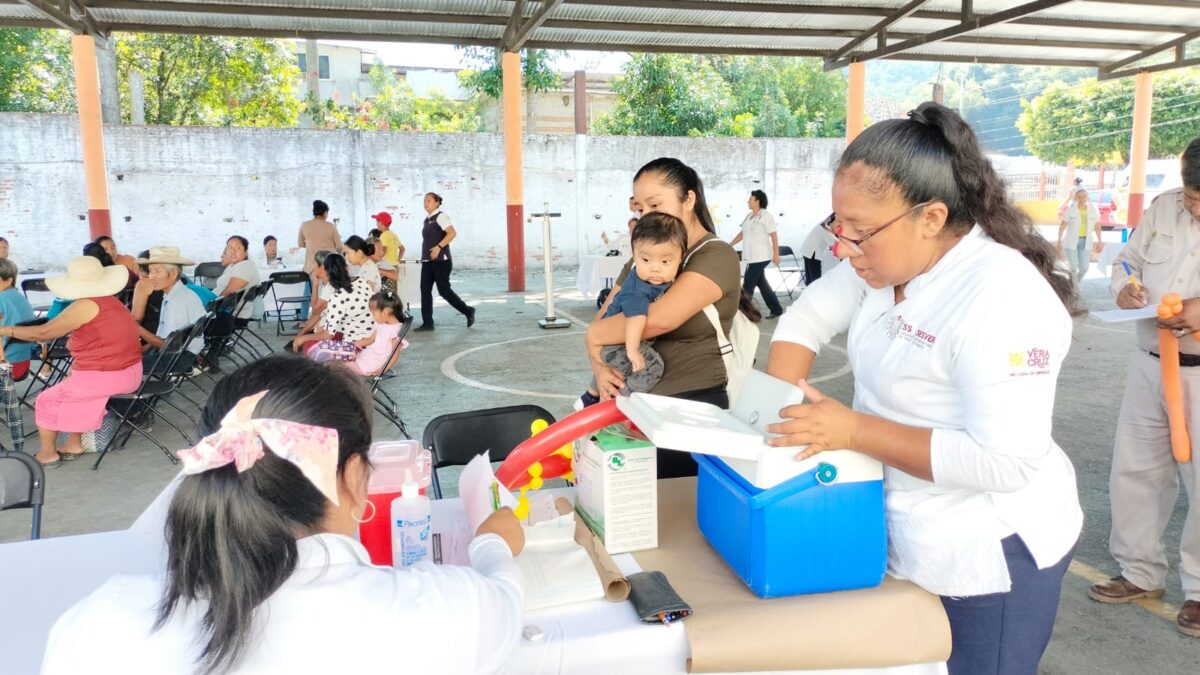 EN IXTACZOQUITLÁN, INVITAN A CIUDADANOS A PARTICIPAR EN CAMPAÑA DE SALUD