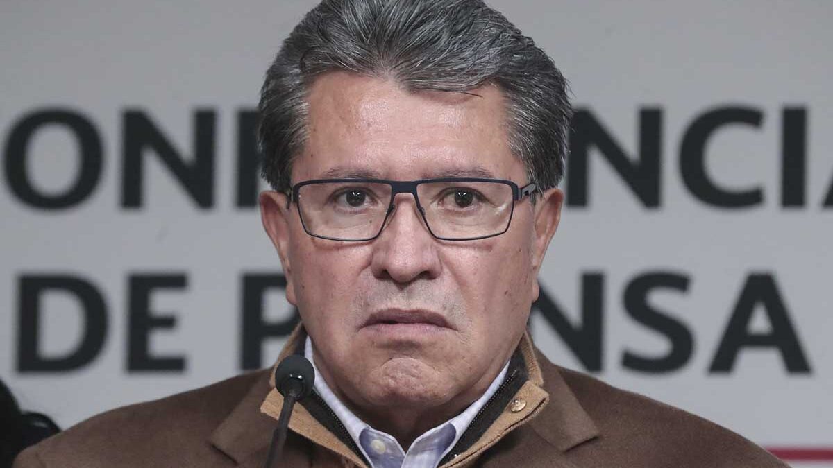 Acusan a Monreal de realizar vuelo ilegal en helipuerto no autorizado