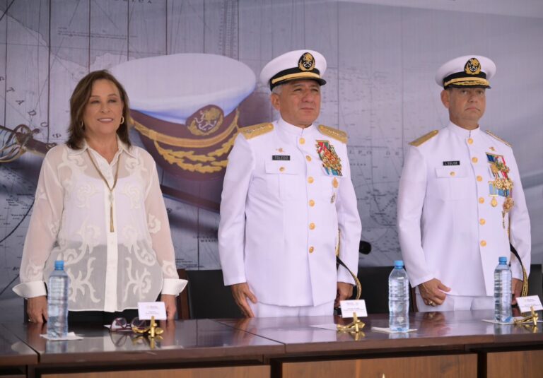 Rocío Nahle participó en el cambio de mando de la Primera Región Naval