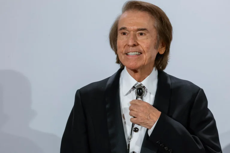 Raphael se encuentra “bien” y permanece hospitalizado para someterse a más pruebas