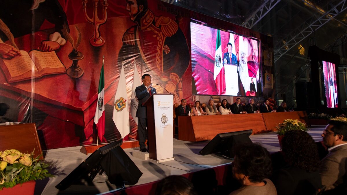 Presenta Juan Martínez Flores Tercer Informe de Actividades