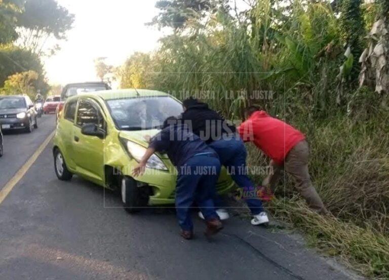 SE QUEDA DORMIDO Y SE SALE DE LA CARRETERA