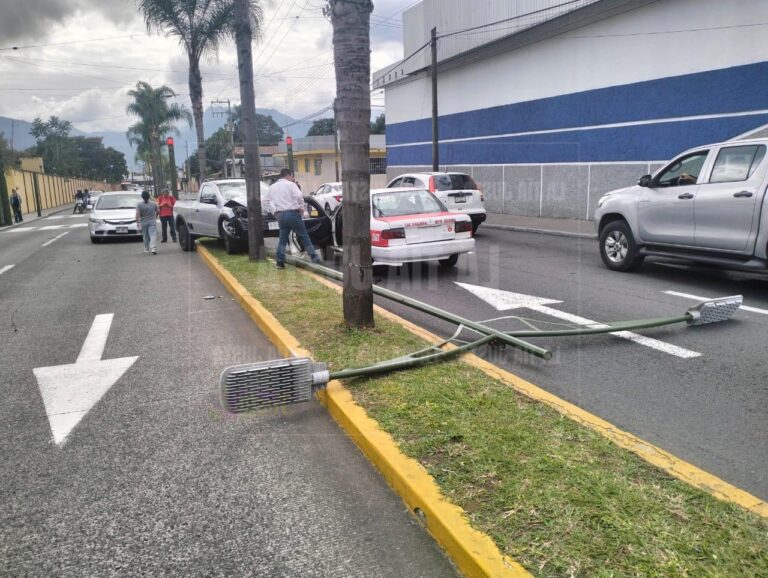 CHOCAN EN LA AVENIDA CRI CRÍ