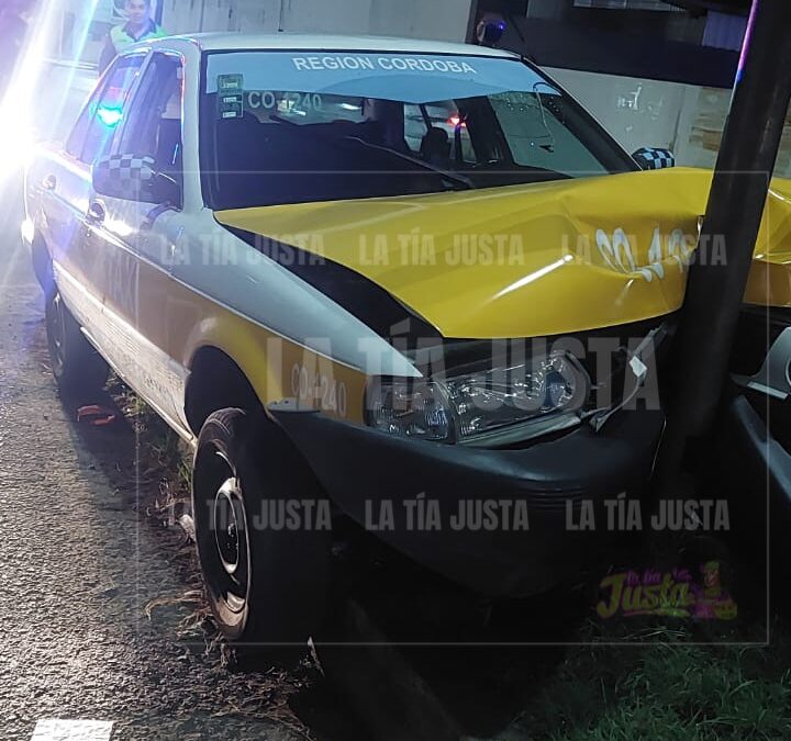 TAXISTA SE ESTAMPA CONTRA LUMINARIA