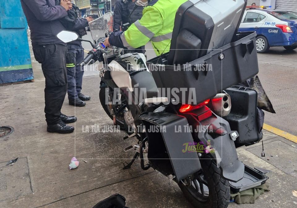 CHOCA AUTOBÚS Y MOTOCICLISTA
