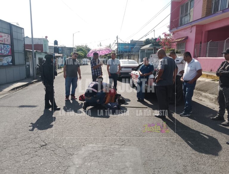 Taxista arrolla a abuelita