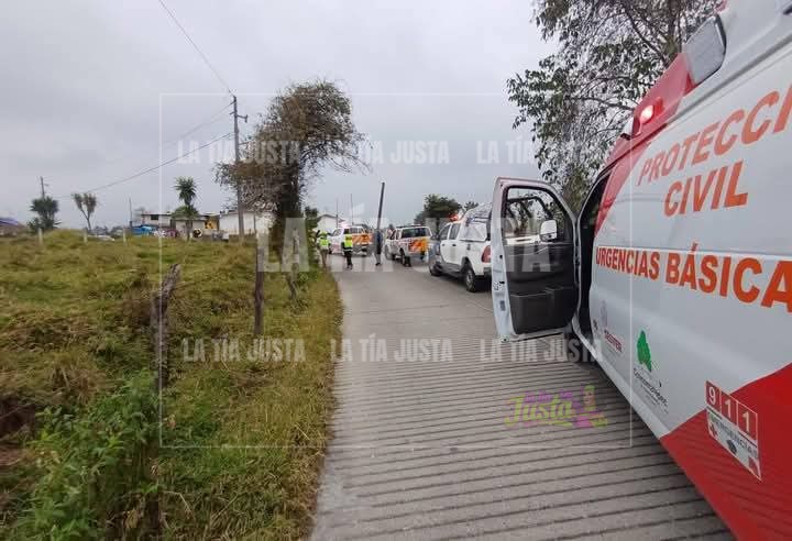 EJ3CUT4N A CAMPESINO.