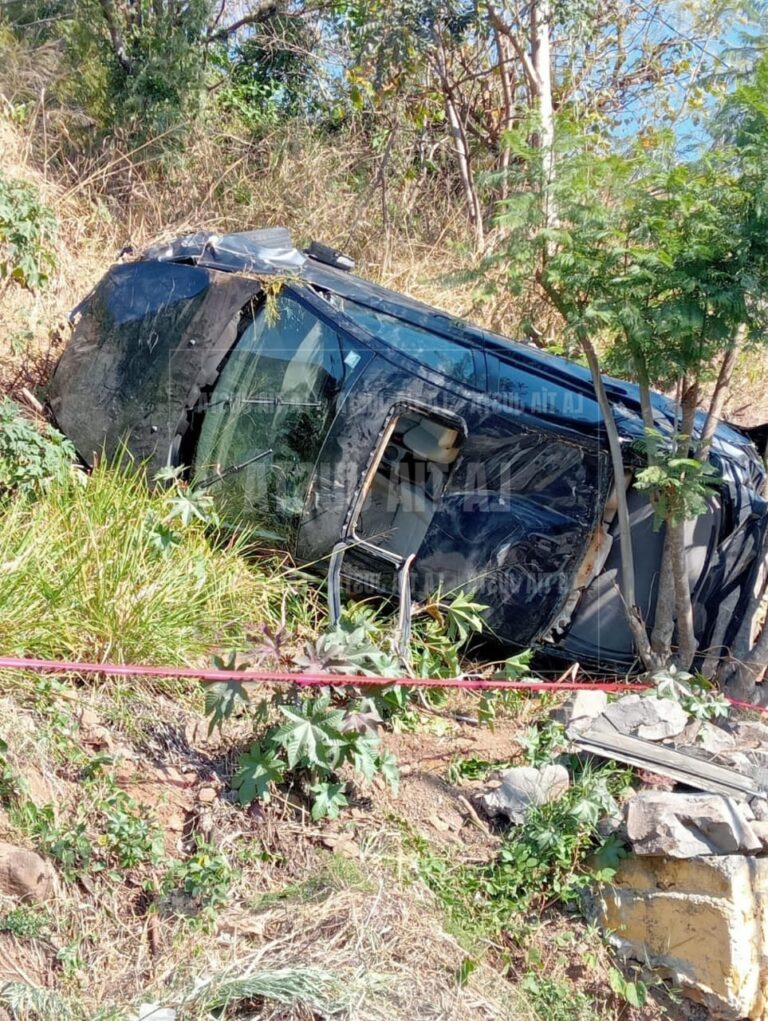 Vehículo particular se sale de la autopista Puebla- Orizaba