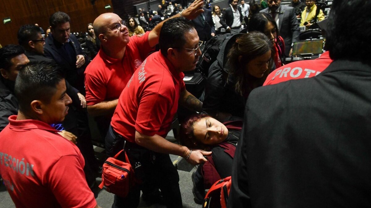 Legisladora se desvanece en la Cámara de Diputados