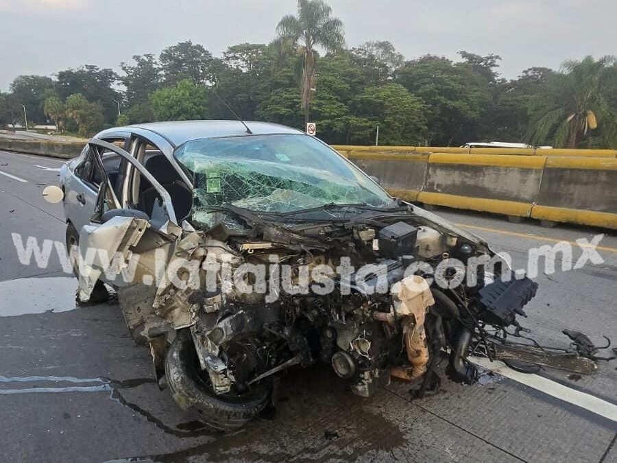 SE ACCIDENTA AUTOMÓVIL EN LA ORIZABA-CÓRDOBA; RESULTA LESIONADA UNA ASISTENTE MEDICO DEL IMSS