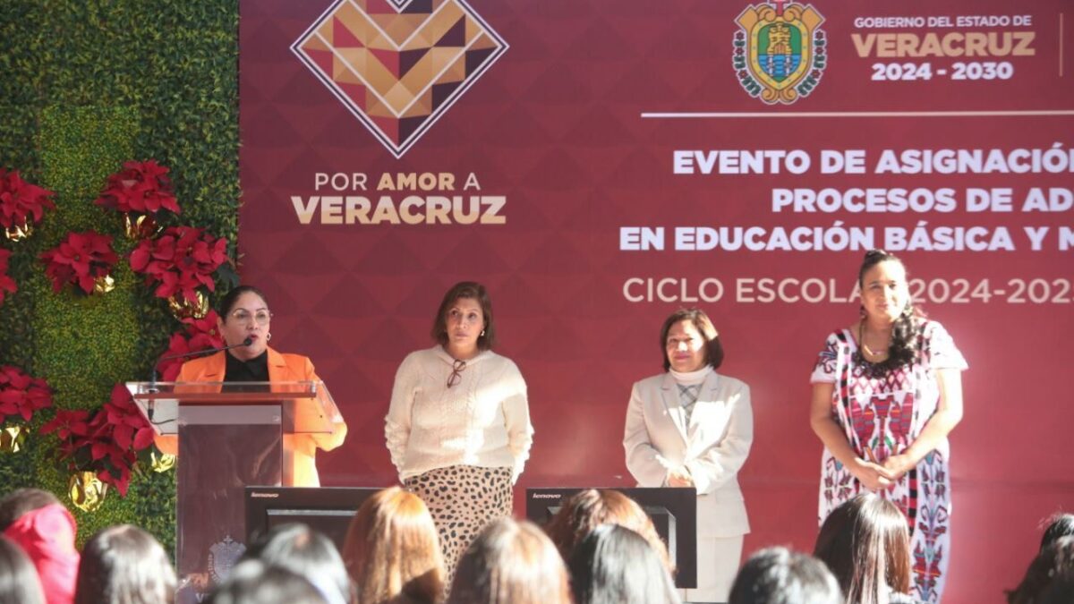148 docentes en Veracruz, beneficiados con plazas y horas de servicio