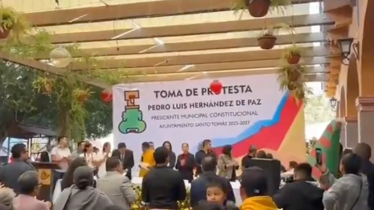 #Video Alcalde rinde protesta y luego huye de autoridades del Edomex