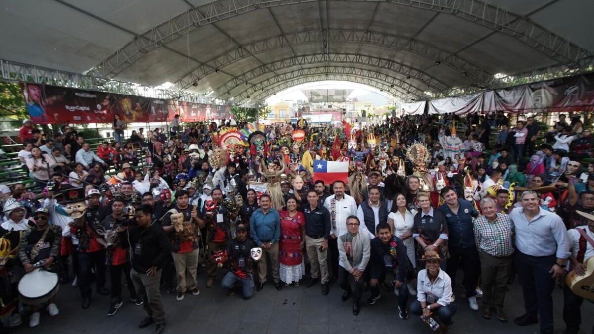Festival cultural en Coscomatepec une a maestros mascareros de seis países