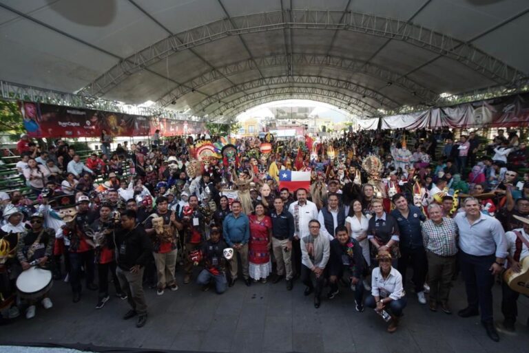 Festival cultural en Coscomatepec une a maestros mascareros de seis países