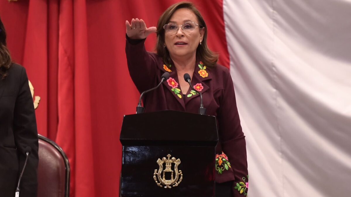 POR PRIMERA VEZ EN LA HISTORIA, UNA MUJER GOBERNADORA; ROCÍO NAHLE RINDE PROTESTA
