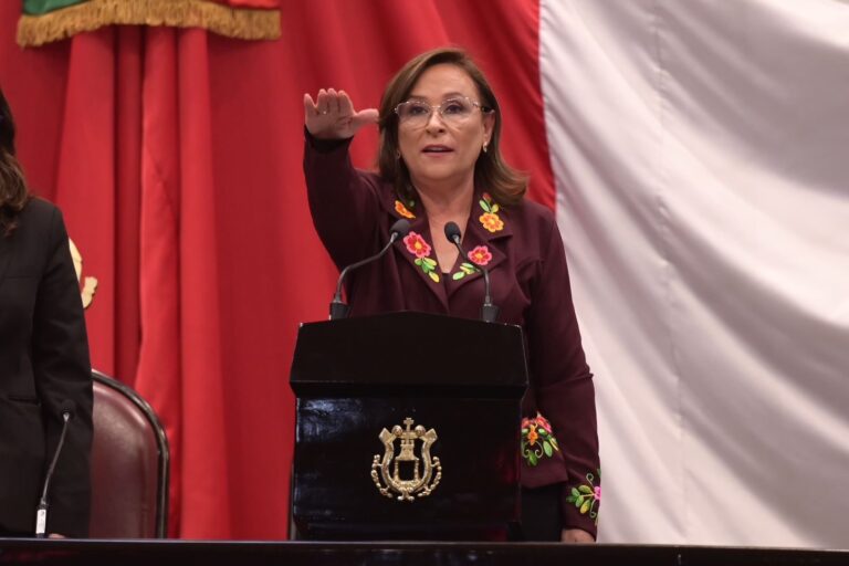 POR PRIMERA VEZ EN LA HISTORIA, UNA MUJER GOBERNADORA; ROCÍO NAHLE RINDE PROTESTA