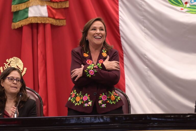 VISTE ROCÍO NAHLE PRENDAS ARTESANALES DE VERACRUZ