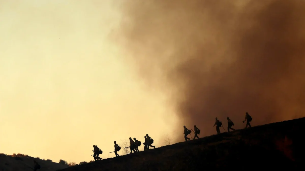 Aumenta a once el número de muertos por los incendios activos