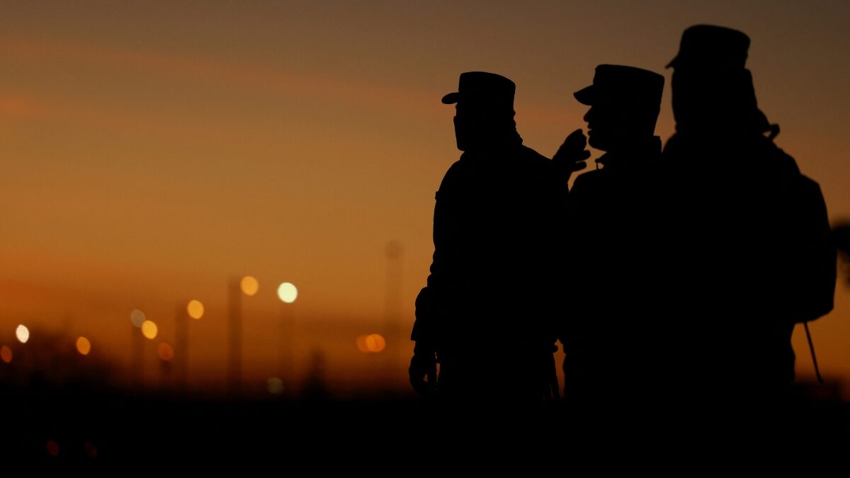 Comienza despliegue de mil 500 militares estadounidenses en la frontera