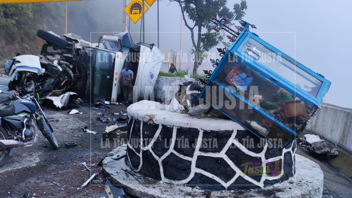 Vuelca tráiler en Las Cumbres de Maltrata