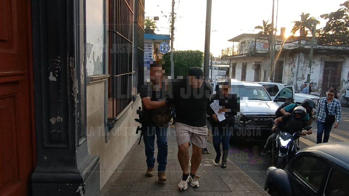 DETIENEN A PRESUNTOS RESPOSABLES DEL ASESINAT0 DE MAESTRO DE LA UV