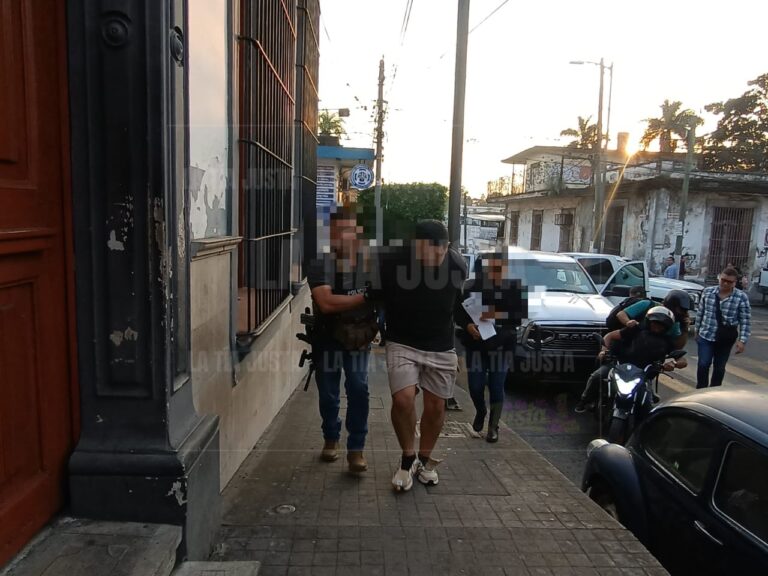 DETIENEN A PRESUNTOS RESPOSABLES DEL ASESINAT0 DE MAESTRO DE LA UV