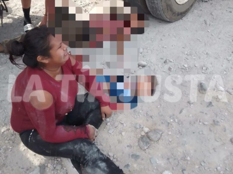 FAMILIA QUE VIAJABA EN MOTOCICLETA SUFRE FATAL ACCIDENTE EN CARRETERA A OMEALCA.