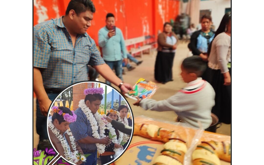 NIÑOS Y ADULTOS DE TEPEXITITLA CELEBRAN LA “PARTIDA DE ROSCA” Y LA VISITA, POR PRIMERA VEZ DE UN DIPUTADO FEDERAL.