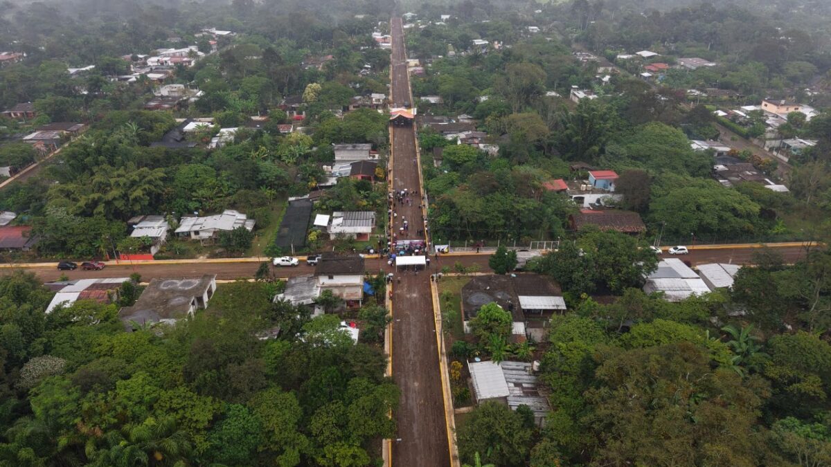 ENTREGAN MÁS DE 2,000 METROS CUADRADOS DE BANQUETAS EN ZAPOAPAN