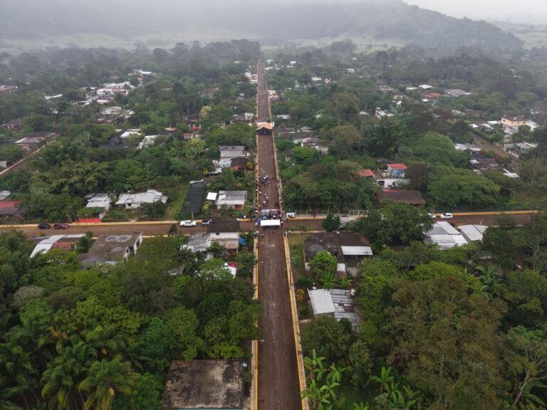 ENTREGAN MÁS DE 2,000 METROS CUADRADOS DE BANQUETAS EN ZAPOAPAN
