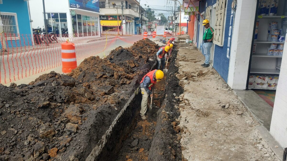 Avanzan trabajos de rehabilitación de banquetas y guarniciones en calle 3 entre avenidas 7 y 11