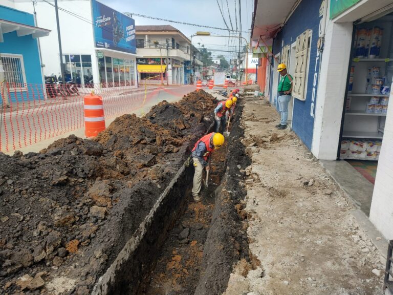 Avanzan trabajos de rehabilitación de banquetas y guarniciones en calle 3 entre avenidas 7 y 11