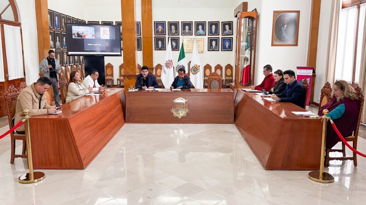 En Sesión Extraordinaria de Cabildo autoridades aprueban apoyos e inversiones económicas para este 2025