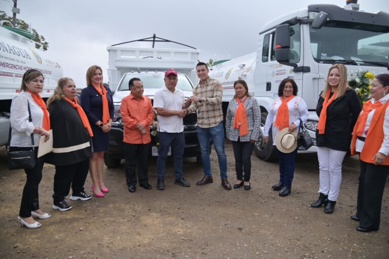 Entrega alcalde Juan Martínez unidades nuevas a Hidrosistema de Córdoba