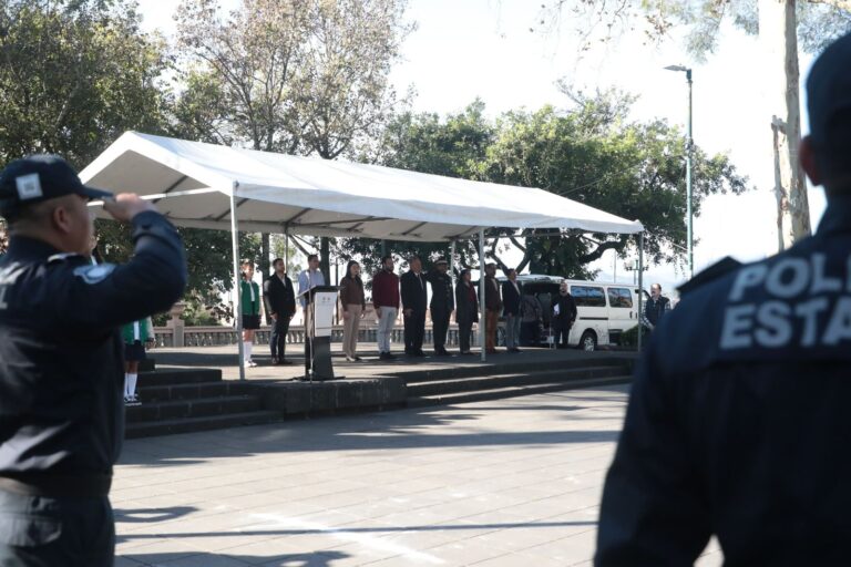 Gobierno del Estado rinde homenaje al Lábaro Patrio