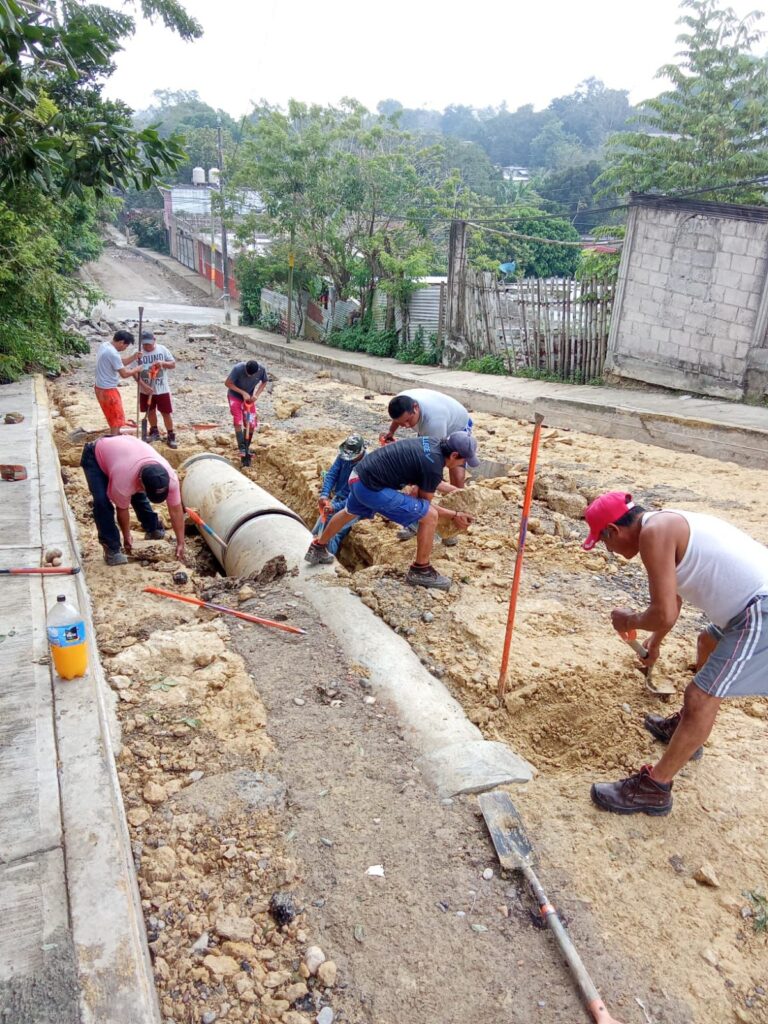 Atiende CAEV fuga de agua en Tuxpan