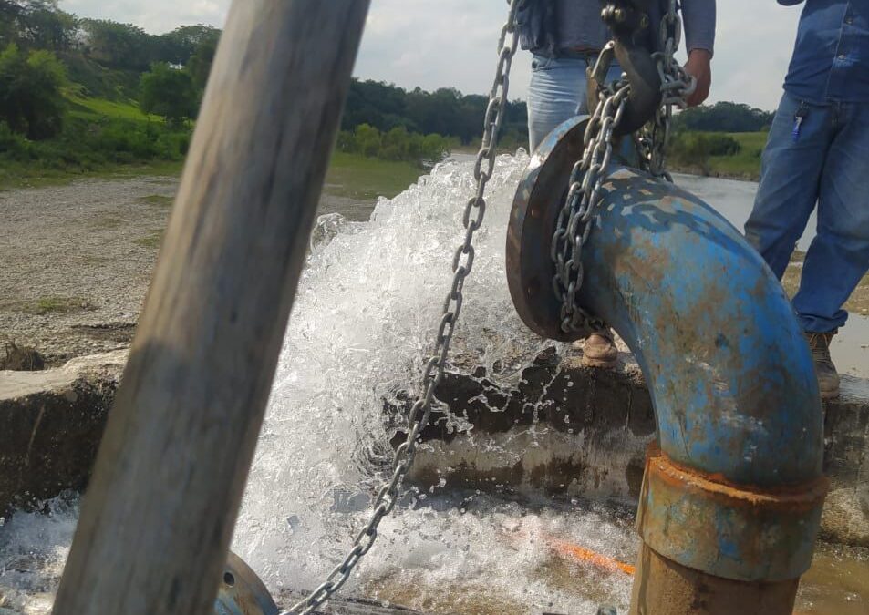 Con nuevo equipo de bombeo, CAEV restablece el abasto de agua en Platón Sánchez